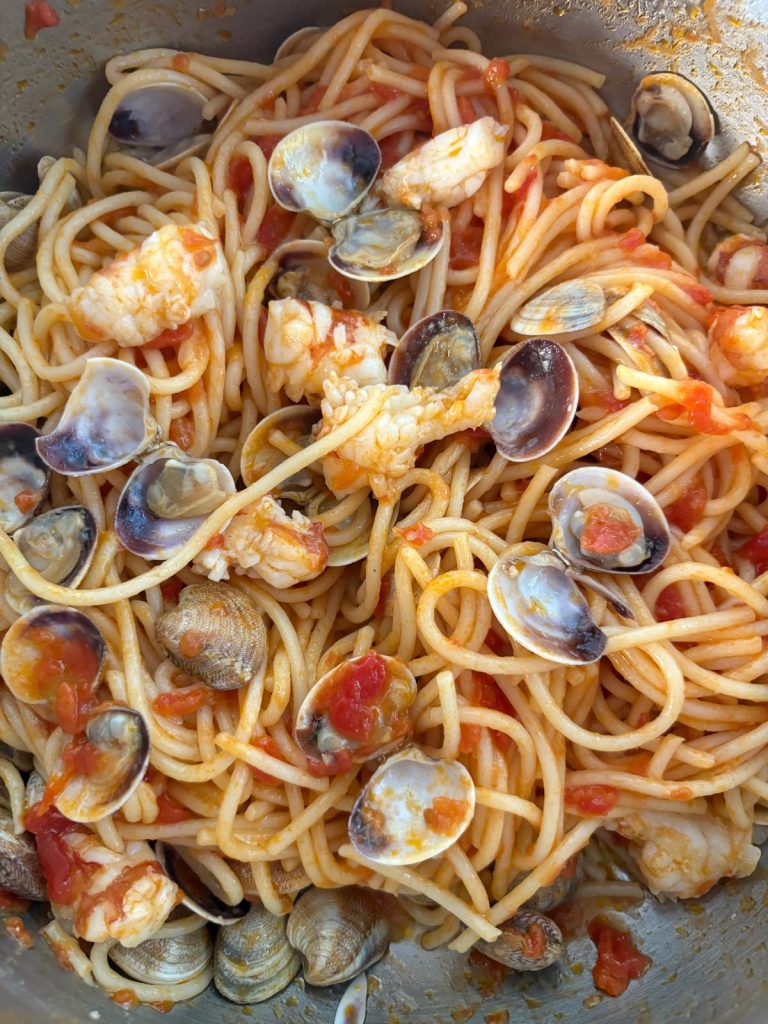 RECETAS COMPARTIDAS 20260623 María Ángeles Martinez Cruz spaguetti con gambas y almejaS
